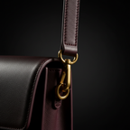 Brown leather crossbody bag - strap detail